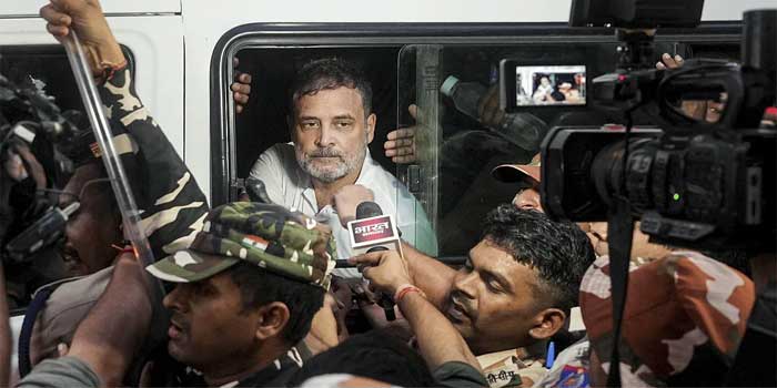 നരേന്ദ്ര മോദി, അമിത് ഷാ, മോഹൻ ഭാഗവത്, ഗ്യാനേഷ് കുമാർ… ഈ നാലുപേരും നിയമത്തിന് മുന്നിൽ വരും, എന്റെ വാക്കുകൾ ഓർത്തുവെക്കുക!! ഈ രാജ്യത്തെ ഏറ്റവും പവിത്രമായ കാര്യത്തെയാണ് അവർ ആക്രമിച്ചത്, ഭരണഘടനയെയാണ് അവർ ആക്രമിച്ചത്,  ജനങ്ങളുടെ ശബ്ദത്തെയാണ് ആക്രമിച്ചത്… ഇതിന് വില നൽകേണ്ടിവരും”- രാഹുൽ ഗാന്ധി