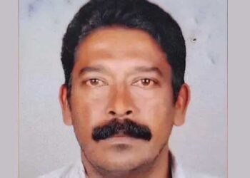 പിതാവിനോടു പക, വഴക്കിനിടെ മകൻ അച്ഛനെ ക്രൂരമായി വെട്ടിപ്പരുക്കേൽപ്പിച്ചു, പിന്നാലെ ജീവനൊടുക്കാനായി സ്വന്തം ശരീരത്തിൽ തോട്ടവച്ചുകെട്ടി തീകൊടുത്തു, മകനു ദാരുണാന്ത്യം, അയൽവാസിക്കും പരുക്ക്