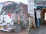 നിയന്ത്രണം വിട്ട ട്രക്ക് തീർഥാടകരുടെ ഇടയിലേക്ക് പാഞ്ഞുകയറി; വാഹനത്തിനടിയിൽപ്പെട്ട് 12 പേർക്ക് ദാരുണാന്ത്യം, 39 പേർക്ക് പരുക്ക്!! നിയന്ത്രണംവിട്ട ട്രക്ക് നിന്നത് പോലീസിന്റെ ബാരിക്കേഡുകളും ചെക്ക്‌പോസ്റ്റും തകർത്ത് ക്ഷേത്രത്തിന്റെ പ്രവേശനകവാടത്തിലും പുറംമതിലിലുമായി ഇടിച്ച്, അപകടത്തിൽപ്പെട്ടത് ഷീതള മാതാ ക്ഷേത്രത്തിലെത്തിയ ഭക്തർ
