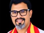കനത്ത മഴയിൽ ബസ് കാത്തുനിന്ന കോളേജ് വിദ്യാർഥിനിക്കും സുഹൃത്തിനും ലിഫ്റ്റ് വാഗ്ദാനം ചെയ്തു, സുഹൃത്ത് ഇറങ്ങിയ പിന്നാലെ കാർ നിർത്തിയ ശേഷം പെൺകുട്ടിക്കു നേരെ ലൈം​ഗികാതിക്രമം, ടിവികെ നേതാവ് അറസ്റ്റിൽ