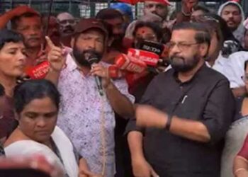 ‘അയാളെക്കൊണ്ട് പൊറുതിമുട്ടുകയാണെങ്കിൽ‌ ഞാൻ പറയുകയാണ്, ഒരു കൊലപാതകം നടക്കും, നിങ്ങൾ നോക്കിക്കോ…കന്റോൺമെന്റ് പോലീസ് സ്റ്റേഷനിലെ എസ്ഐയെ കൊല്ലുമെന്ന് അസി.കമ്മിഷണറുടെ മുഖത്ത് നോക്കി വെല്ലുവിളിച്ച് വി. ജോയി എംഎൽഎ, രണ്ടു പോലീസുകാരെ തെരുവിൽ നേരിടുമെന്ന് എസ്എഫ്ഐ