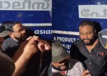 ‘ഇവിടെ ഒരു കൊലപാതകം നടക്കും; എസ്ഐയും എസ്എച്ച്ഒയും തിരികെ വീട്ടിലെത്തി കുട്ടികളെ താലോലിക്കില്ല ’; പൊലീസ് ഉദ്യോഗസ്ഥർക്കെതിരായ വധഭീഷണി പരാമർശം, വി. ജോയിക്കും കടകംപള്ളി സുരേന്ദ്രനുമെതിരെ  ജാമ്യമില്ലാ കേസ്