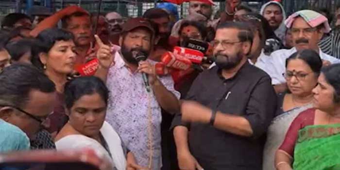 ‘അയാളെക്കൊണ്ട് പൊറുതിമുട്ടുകയാണെങ്കിൽ ഞാൻ പറയുകയാണ്, ഒരു കൊലപാതകം നടക്കും, നിങ്ങൾ നോക്കിക്കോ…കന്റോൺമെന്റ് പോലീസ് സ്റ്റേഷനിലെ എസ്ഐയെ കൊല്ലുമെന്ന് അസി.കമ്മിഷണറുടെ മുഖത്ത് നോക്കി വെല്ലുവിളിച്ച് വി. ജോയി എംഎൽഎ, രണ്ടു പോലീസുകാരെ തെരുവിൽ നേരിടുമെന്ന് എസ്എഫ്ഐ
