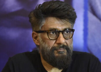 ഹിന്ദുമതത്തെ ചോദ്യം ചെയ്യാൻ  നിങ്ങള്‍   ആരാണ്??  മറ്റു മതങ്ങളിലെ അന്ധവിശ്വാസങ്ങളെക്കുറിച്ച് സംസാരിക്കാത്തത് എന്തുകൊണ്ടാണ്?? മറ്റുള്ളവരെ ഉപദേശിക്കുന്നതിന് മുമ്പ് സ്വന്തം തെറ്റിദ്ധാരണകൾ മാറ്റണം, വിവേക് അഗ്നിഹോത്രിക്കെതിരെ വിശ്വഹിന്ദു പരിഷത്ത്