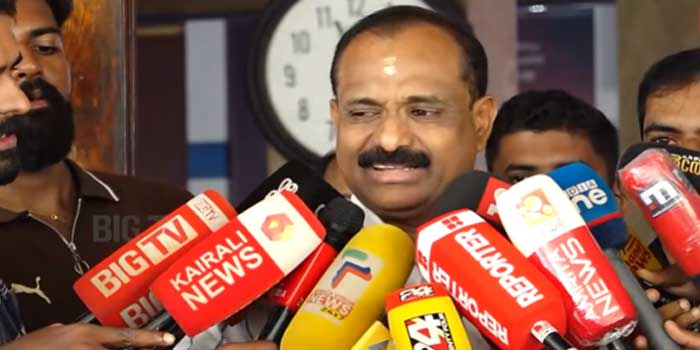 ‘ആരാ പറഞ്ഞെ രാജി വച്ചെന്ന്?, ശെ അങ്ങനെയൊന്നുമില്ല, ഭരണം സു​ഗമമമായി മുന്നോട്ടു പോകും…എല്ലാവരും കത്ത് തരാറില്ലേ, അതുപോലെ അവരും കത്ത് തന്നു, ചില കാര്യങ്ങൾ പാർട്ടി ഇടപെടേണ്ടത്, ചിലത് മേയർ തീരുമാനമെടുക്കേണ്ടത്’… നൈസായി സ്കിപ്പടിച്ച് മേയർ വിവി രാജേഷ്