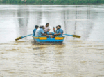 യമുനാ നദി 30 കിലോമീറ്റർ ശുചീകരിച്ചെന്ന് മനോജ് തിവാരി; ‘എങ്കിൽ വരൂ, കുഞ്ച് ഘാട്ടിലെ നദീജലം കുടിക്കൂ‘വെന്ന് എഎപിയുടെ വെല്ലുവിളി